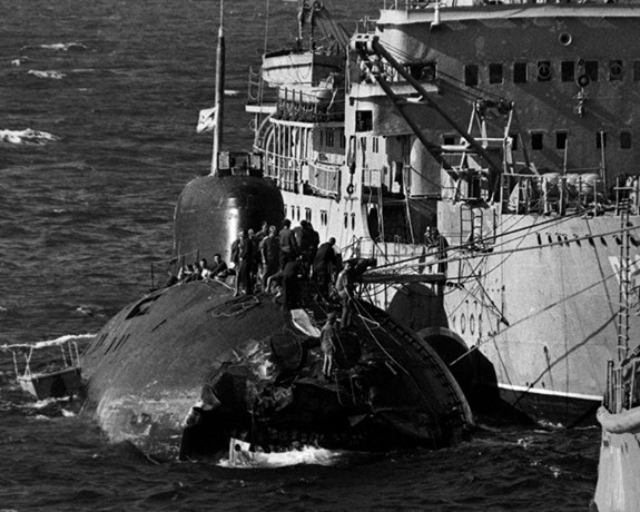 Tàu ngầm Liên Xô từng đụng độ tàu sân bay Mỹ trên biển Nhật Bản - Ảnh 3.