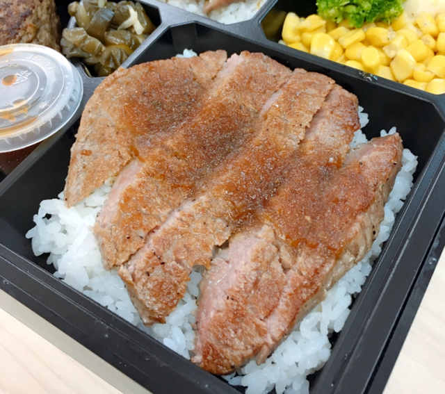 Đắt gấp 10 lần bento thông thường, hộp cơm Tokyo Bento trị giá hơn 2 triệu đồng này có gì bên trong? - Ảnh 5.