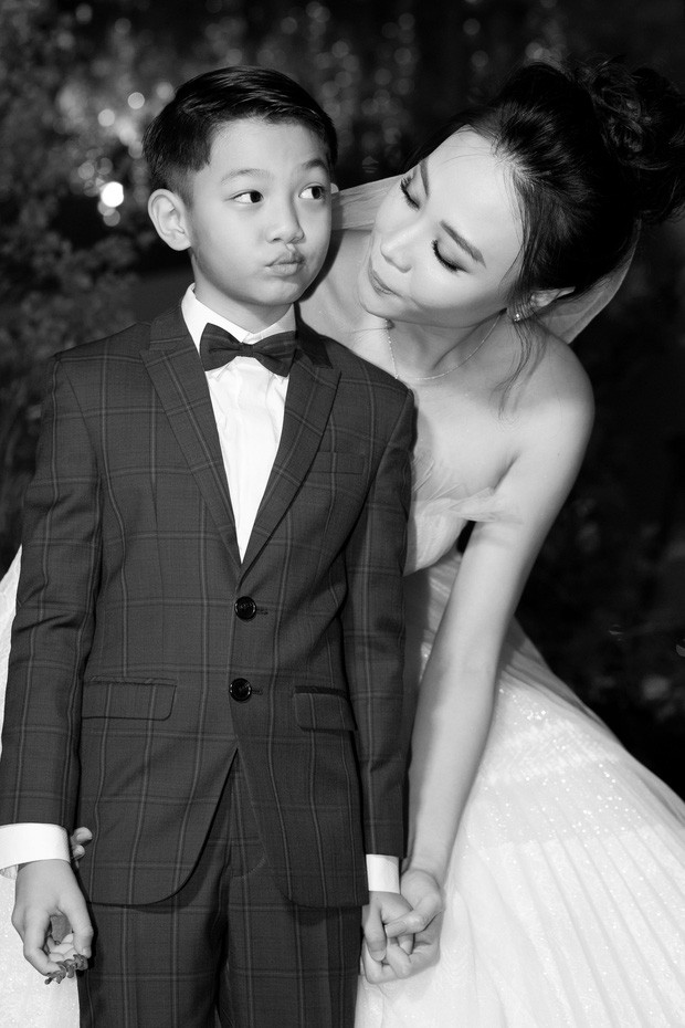 Đàm Thu Trang nắm chặt tay, hôn má Subeo cực tình cảm trong đám cưới với Cường Đô La - Ảnh 5.