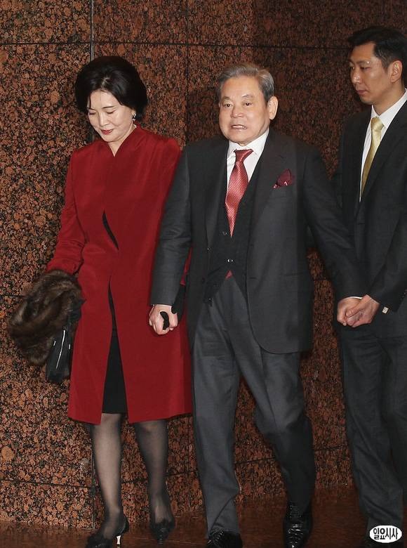 Phu nhân cựu chủ tịch Samsung: Ái nữ tờ báo danh tiếng lui về làm hậu phương cho chồng, nữ chủ nhân thật sự của tập đoàn lớn nhất Hàn Quốc - Ảnh 5.