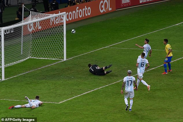 Đòn hồi mã thương ngoạn mục giúp Brazil vùi Messi xuống đáy vực thất vọng - Ảnh 2.