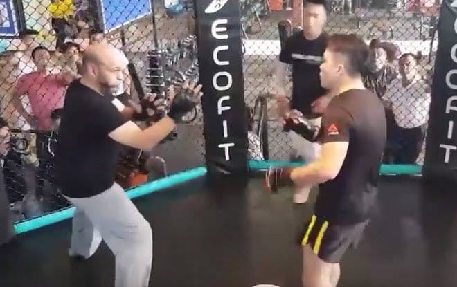 Flores có quân sư từng vô địch MMA Mỹ, sẽ đả bại Từ Hiểu Đông với một điều kiện? - Ảnh 3.