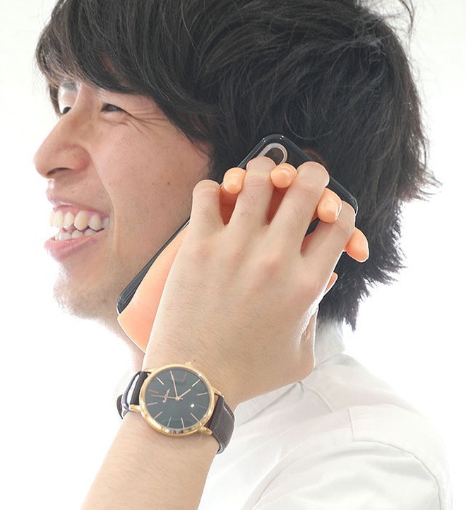 Phát minh độc dị của người Nhật: Ốp lưng iPhone bàn tay kỳ quái, trông ghê mà có ích ra phết - Ảnh 2.