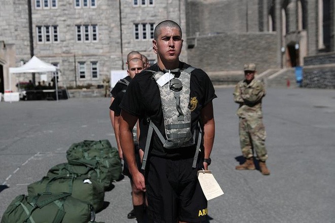 Ngày nhập học ở Học viện quân sự danh giá bậc nhất Hoa Kỳ có gì đặc biệt? - Ảnh 12.