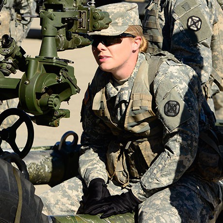 Các nữ tướng và nữ binh sĩ đầy bản lĩnh trong quân đội Mỹ thời nay - Ảnh 6.