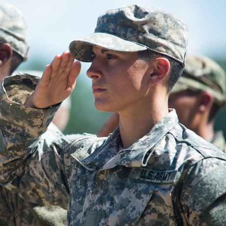 Các nữ tướng và nữ binh sĩ đầy bản lĩnh trong quân đội Mỹ thời nay - Ảnh 7.