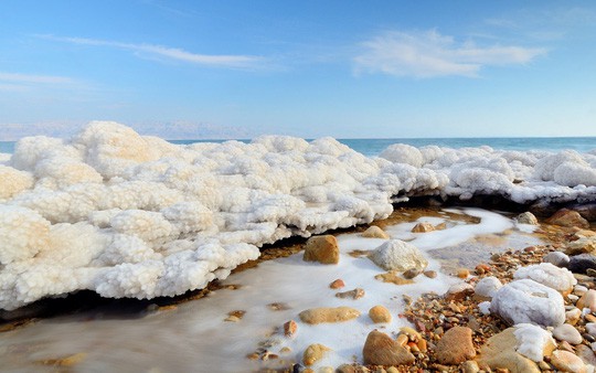 Giải mã tuyết ấm bí ẩn của Biển Chết - Ảnh 1.