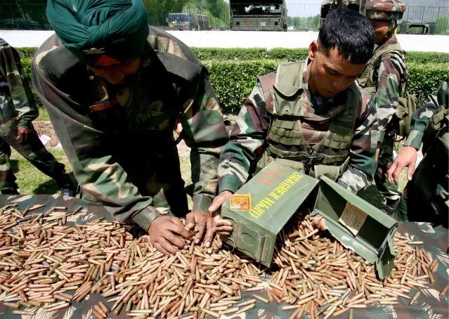 Ấn Độ chơi lớn mua hơn 70 nghìn khẩu súng Mỹ và điểm yếu chí tử nếu chiến tranh diễn ra? - Ảnh 5.