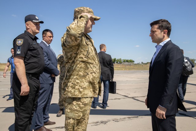 Thăm Donbass lần 3, TT Ukraine bất ngờ được hưởng ứng nhiệt liệt vì 1 câu nói liên quan đến Nga - Ảnh 4.