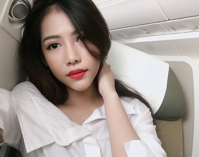 Hot girl đúng là hot girl, có mỗi cái cửa sổ máy bay mà cũng tạo dáng chụp được ảnh đẹp hết nấc - Ảnh 7.