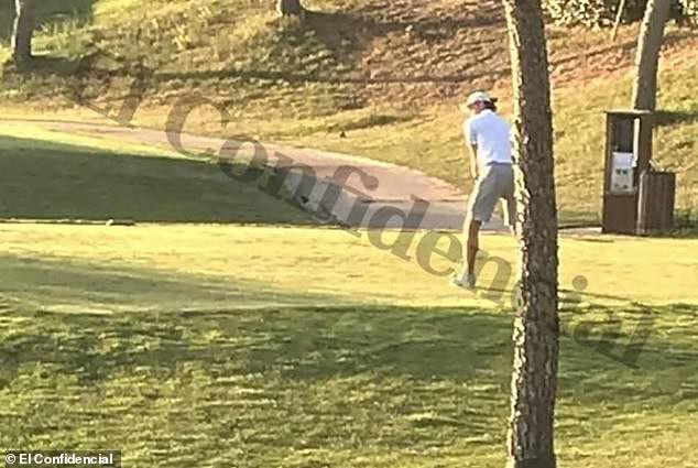 Mặc kệ Real thua muối mặt, Gareth Bale điềm nhiên đi đánh golf - Ảnh 1.