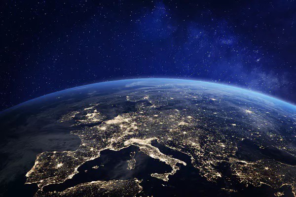 Các nhà khoa học nghĩ rằng ánh sáng và tiếng ồn từ Trái đất có thể thu hút người ngoài hành tinh - Ảnh 2.