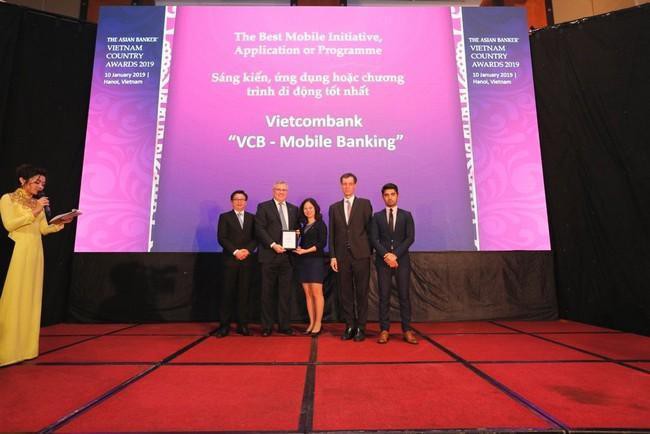 Vietcombank: Khẳng định chất lượng qua từng giải thưởng - Ảnh 3.