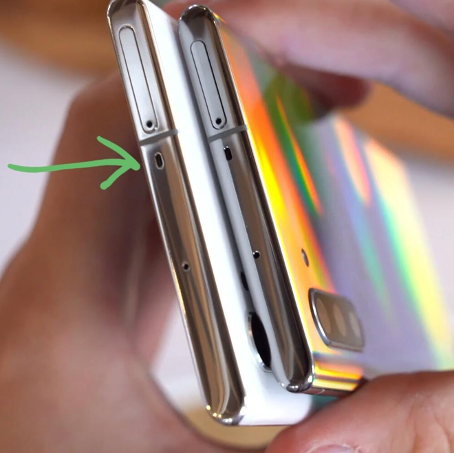 Đã có lời giải đáp về chiếc lỗ bí ẩn trên đỉnh Samsung Galaxy Note 10 - Ảnh 1.