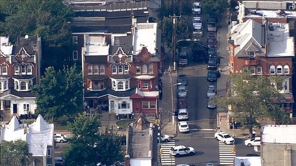 [ẢNH] Hiện trường vụ xả súng livestream ở Philadelphia khiến 6 cảnh sát bị thương - Ảnh 7.