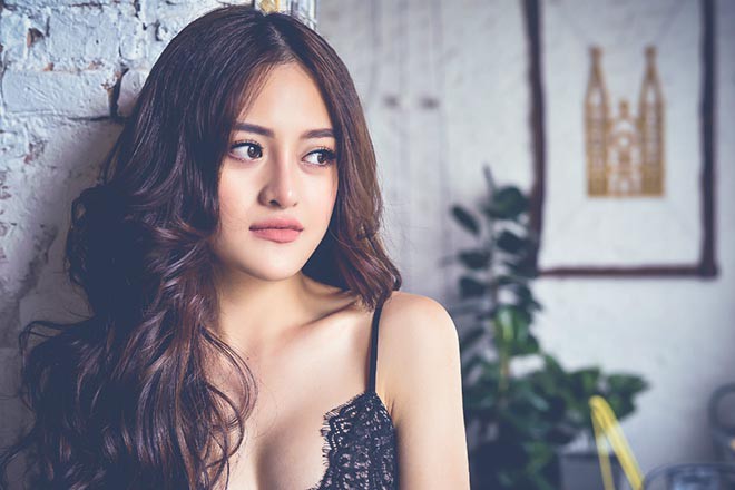 Nữ diễn viên Việt đóng "cảnh nóng" năm 18 tuổi giờ ra sao?