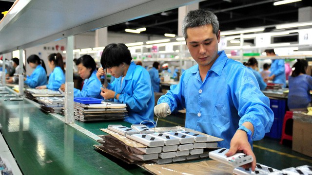 Công nhân lũ lượt bỏ đi, doanh nghiệp di dời nhà máy sang các khu vực lân cận, thuơng hiệu Made in China đứng trước nguy cơ bay màu - Ảnh 1.