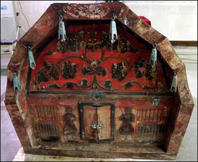 Phát hiện hài cốt nữ nhân đội vương miện trong lăng mộ cổ nghìn năm ở Trung Quốc, chuyên gia khảo cổ đau đầu suy đoán danh tính và nguyên nhân qua đời - Ảnh 2.