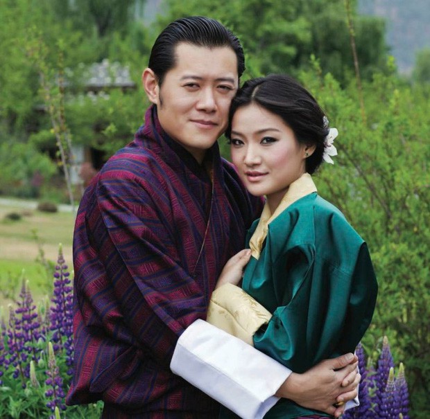 Gia đình Thái tử Nhật Bản đến sân bay khởi hành đến Bhutan, sự xuất hiện của Hoàng tử nhỏ gây chú ý hơn cả - Ảnh 3.