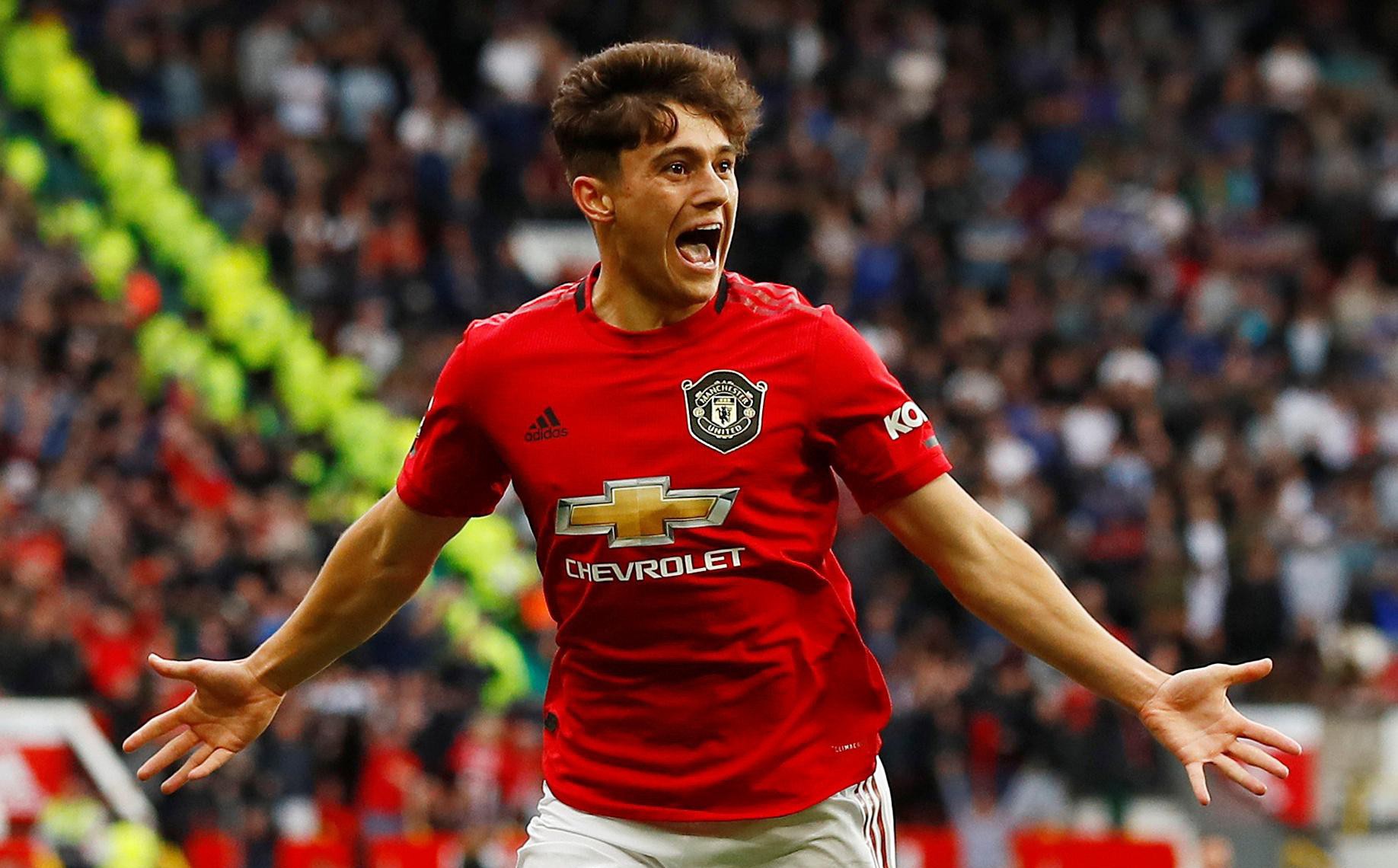 HLV Solskjaer: " Tôi cực ấn tượng với những gì Maguire đem đến cho Man United"