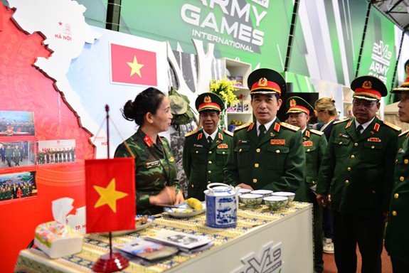 Thượng tướng Phan Văn Giang chúc mừng Đội tuyển Xe tăng Việt Nam về nhì Chung kết Tank Biathlon 2019 - Ảnh 4.