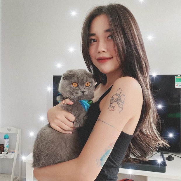 “Dăm ba thứ nổi tiếng của YouTuber, hot girl với streamer Việt: Sang chảnh ở đâu chứ về nhà thì cũng è cổ phục vụ boss thôi! - Ảnh 8.