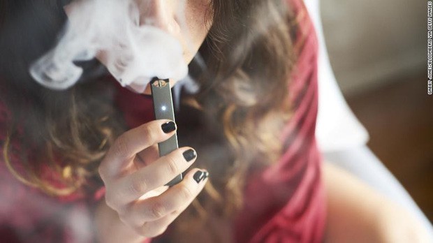 Ngày càng nhiều các ca cấp cứu nghi ngờ do thuốc lá điện tử, liệu vape và e-cig có phải gây hại ngang ngửa thuốc lá truyền thống? - Ảnh 1.