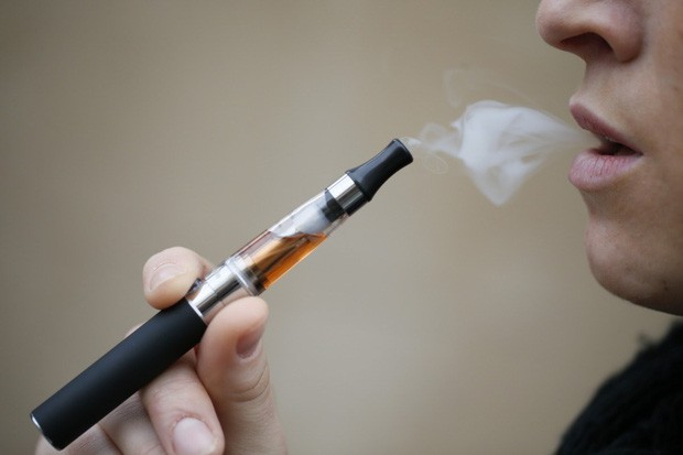Ngày càng nhiều các ca cấp cứu nghi ngờ do thuốc lá điện tử, liệu vape và e-cig có phải gây hại ngang ngửa thuốc lá truyền thống? - Ảnh 2.