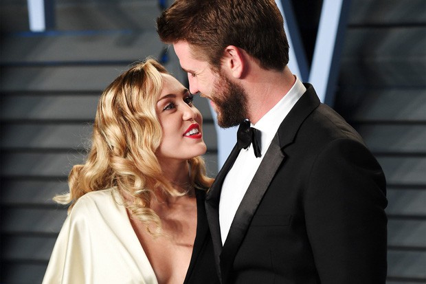 Sốc: Bạn bè của Liam Hemsworth tiết lộ nam diễn viên thường xuyên bị Miley Cyrus nhục mạ - Ảnh 1.