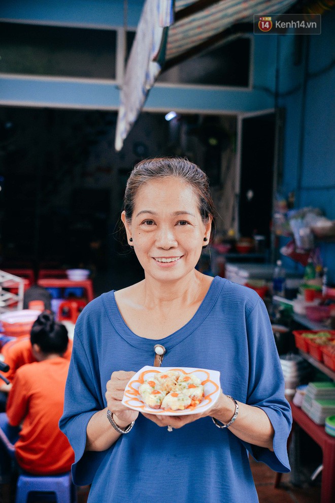 Sài Gòn: Ghé qua quán ăn vặt số 47 để tìm về kí ức tuổi thơ và nghe cô chủ quán tính tiền như đọc rap - Ảnh 17.