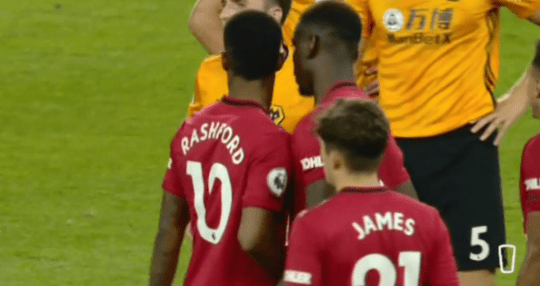 Gạ Rashford nhường quả penalty, Pogba bị Gary Neville mắng thậm tệ, gọi là kẻ phản bội - Ảnh 1.