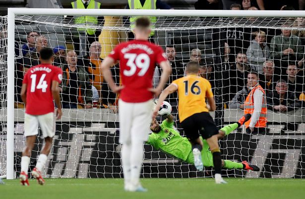 Gạ Rashford nhường quả penalty, Pogba bị Gary Neville mắng thậm tệ, gọi là kẻ phản bội - Ảnh 2.