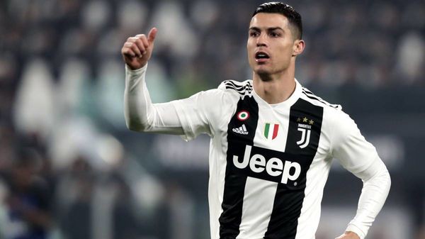 Cristiano Ronaldo: Có thể tôi sẽ giải nghệ vào năm sau - Ảnh 1.