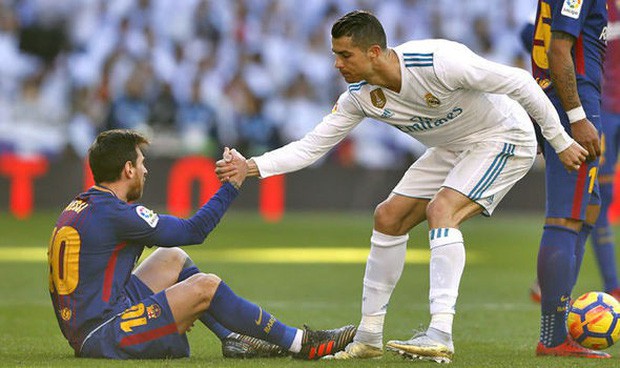 LẦN ĐẦU TIÊN: Ronaldo công khai bày tỏ ngưỡng mộ Messi, hé lộ khả năng đi ăn tối cùng nhau - Ảnh 1.