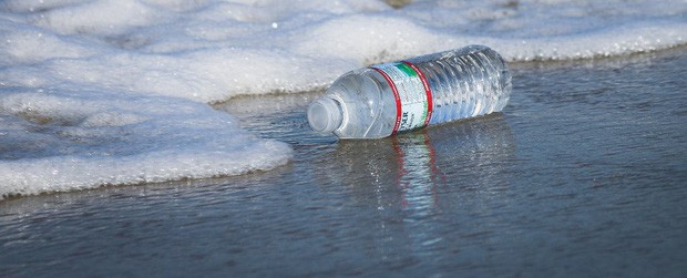 WHO: 90% nước đóng chai có hạt vi nhựa bên trong, và đây là câu trả lời cho việc chúng có hại hay không - Ảnh 2.
