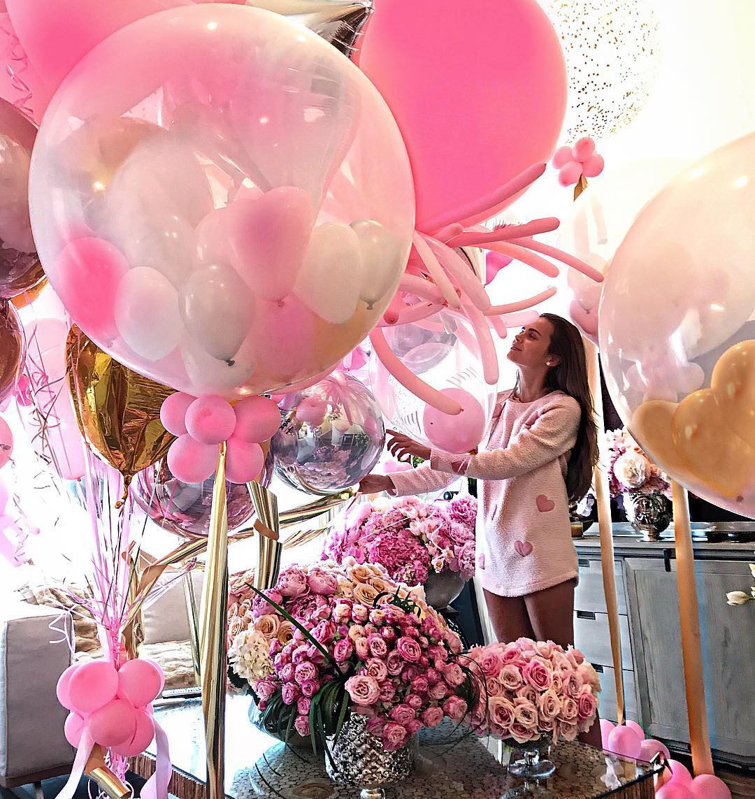 Большой шар с цветами. Красивые шары на день рождения. Шары на др девочке. Цветы с воздушными шарами. Шарики цвета.