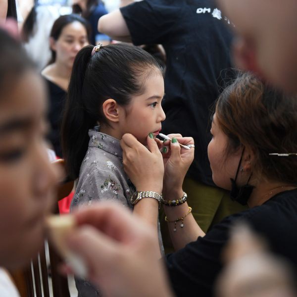Nền công nghiệp người mẫu nhí tại Trung Quốc, nơi trẻ 4 tuổi phải làm việc 12 tiếng mỗi ngày - Ảnh 5.