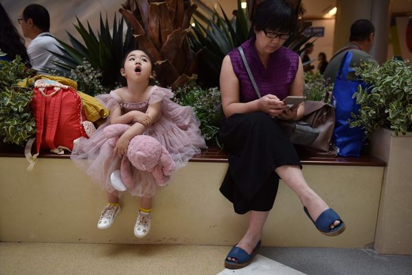 Nền công nghiệp người mẫu nhí tại Trung Quốc, nơi trẻ 4 tuổi phải làm việc 12 tiếng mỗi ngày - Ảnh 10.