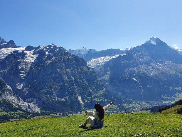 Đoạn clip 4 triệu view quay trò trượt ròng rọc lơ lửng giữa núi Thuỵ Sĩ bị cư dân mạng “bóc mẽ”: “Đẹp thì đẹp, nhưng sao chậm thế?” - Ảnh 10.