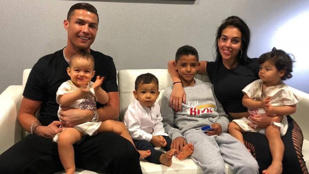 HOT: Georgina Rodriguez lần đầu tiết lộ bí quyết giữ lửa tình yêu với Ronaldo, chị em mau vào xem để mãi hạnh phúc cùng chồng và bạn trai - Ảnh 3.