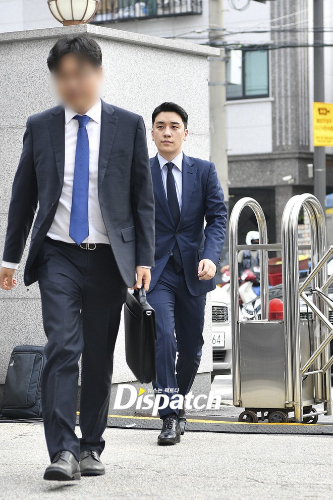 Sau 2 tháng, Seungri chính thức trình diện cảnh sát vì cáo buộc thứ 8: Cúi đầu xin lỗi, biểu cảm và sắc mặt gây chú ý - Ảnh 1.