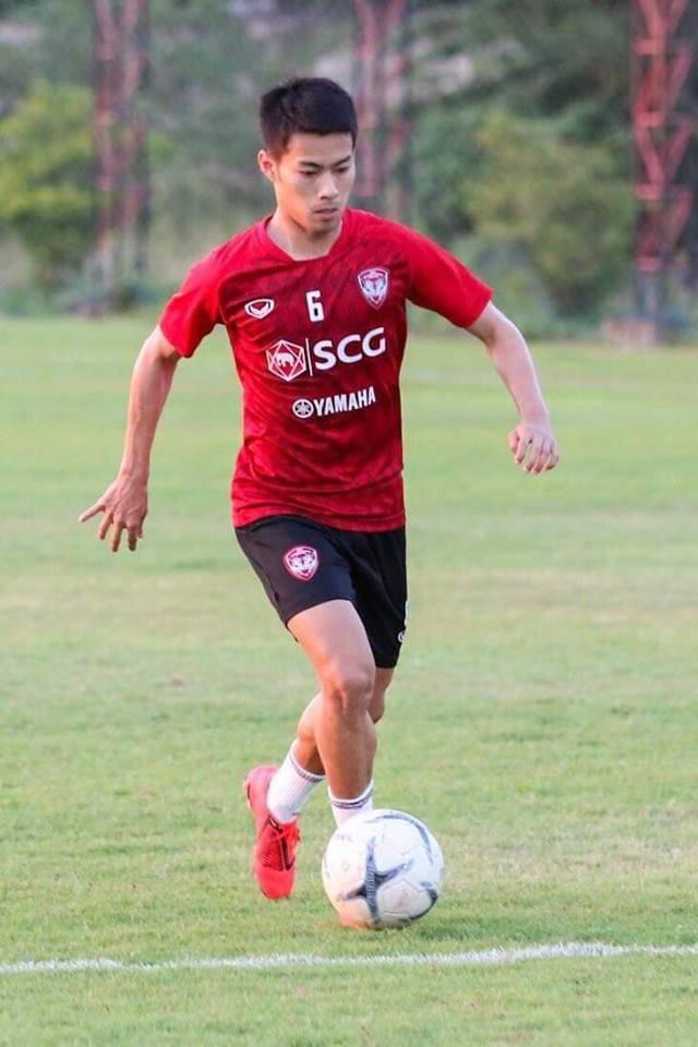 Tiền vệ tuyển Thái Lan cầu mong Văn Lâm không có được phong độ tốt như khi thi đấu cho Muangthong United - Ảnh 2.