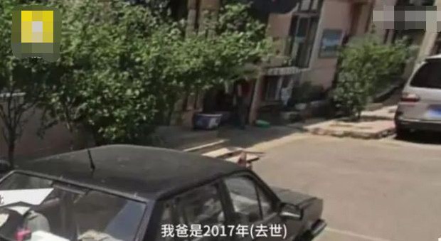 Tình cờ mở chế độ Street View trên bản đồ, người đàn ông nghẹn ngào khi nhìn thấy người bố đã mất ngồi trước cửa nhà - Ảnh 3.
