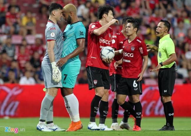 Tiền vệ tuyển Thái Lan cầu mong Văn Lâm không có được phong độ tốt như khi thi đấu cho Muangthong United - Ảnh 3.