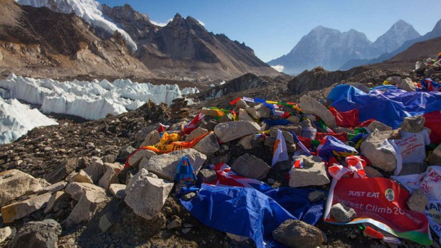 Nepal chính thức cấm mang nhựa lên Everest - bước đầu giải quyết hàng tấn rác chất thành núi trên nóc nhà của thế giới - Ảnh 2.