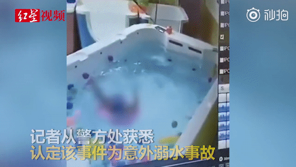 Đoạn video bé trai 2 tuổi đuối nước, vẫy vùng trong bể bơi rồi lịm dần không cử động khiến mọi người ám ảnh - Ảnh 3.