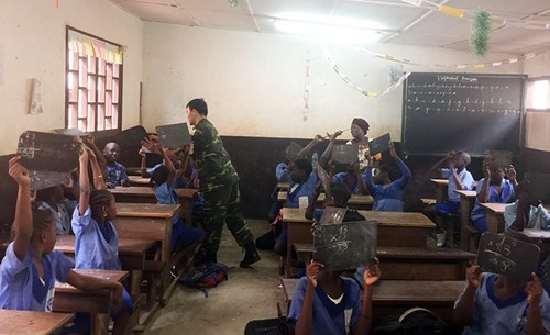 Bộ đội Cụ Hồ dạy học ở Cộng hòa Trung Phi - Ảnh 11.