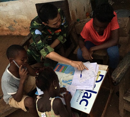 Bộ đội Cụ Hồ dạy học ở Cộng hòa Trung Phi - Ảnh 2.