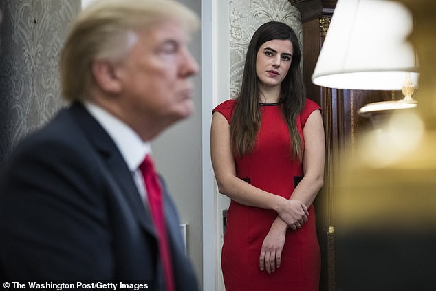 Nữ trợ lý thân cận của ông Donald Trump tiết lộ Tổng thống Mỹ chê con gái út quá béo, không muốn chụp ảnh chung - Ảnh 1.