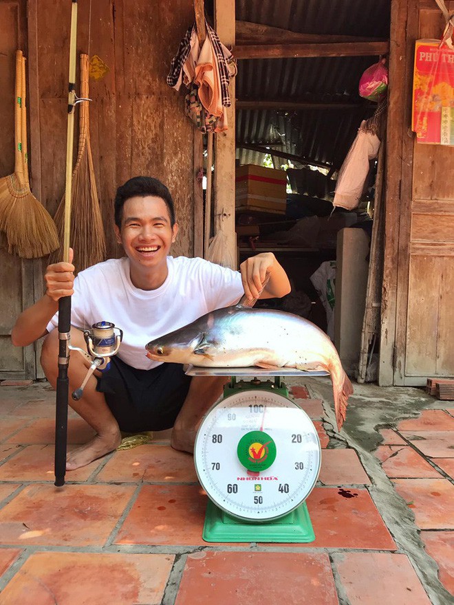 5 kênh du lịch - ẩm thực hot nhất miền Tây: Khoai Lang Thang sắp đạt nút vàng, một YouTuber trẻ tuổi khác đã làm được điều đó từ lâu - Ảnh 37.